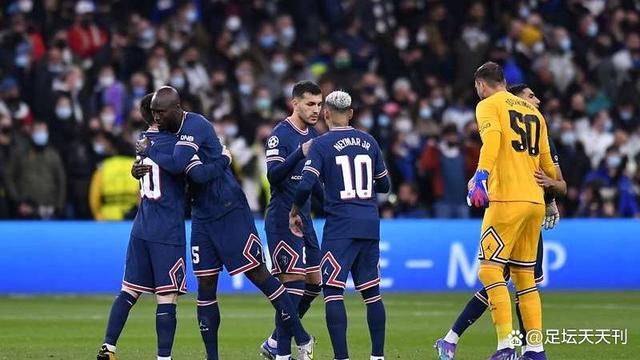 包含风云突变芝加哥公牛今夜豪取连胜尼斯围绕西甲更衣室发声之后，巴黎圣日耳曼围绕中超完成体检的词条